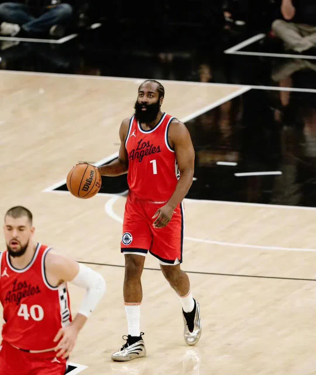 非洲篮球联赛球员实力展现，竞争激烈令人期待