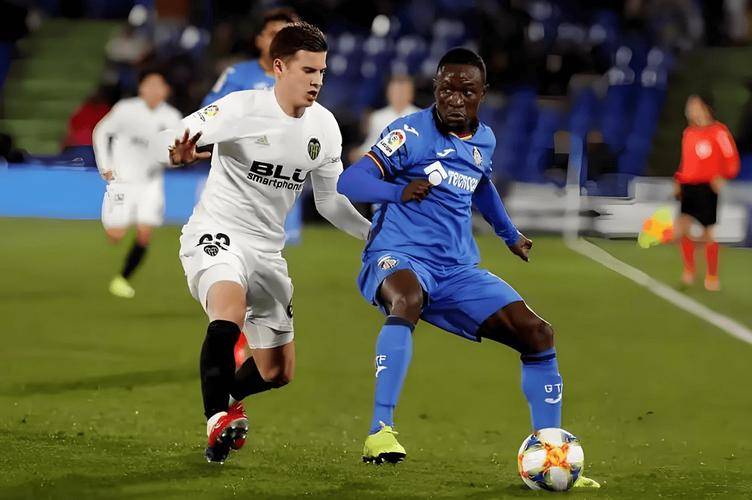 托特纳姆热刺赢得胜利，重返争冠集团的简单介绍